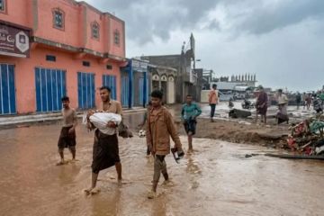 كارثة في الساحل الغربي .. 14 وفاة في المخا وموزع ودمار هائل بسبب السيول كارثة في الساحل الغربي .. 14 وفاة في المخا وموزع ودمار هائل بسبب السيول