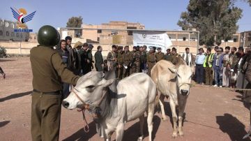 منتسبو أمن ذمار يسيرون قافلة عيدية للمرابطين في الجبهات