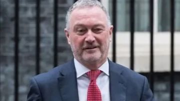 وزير بريطاني: تصريحات ترامب بشأن إيران شخصية ولن ننجر إلى الحرب وزير بريطاني: تصريحات ترامب بشأن إيران شخصية ولن ننجر إلى الحرب