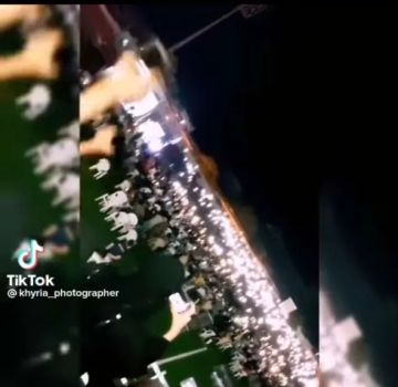 عدن تشهد زخما جماهيريا غير مسبوق.. انطلاق حفل سبيستوني 2 يغرق ملعب الحبيشي وشوارع كريتر في بحر من البشر