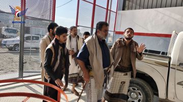 محافظ البيضاء يطلع على مشروع ورشة صيانة معدات صندوق النظافة