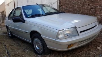 سيارة مارادونا الأسطورية رينو فيوغو تعود إلى السوق بسعر مفاجئ