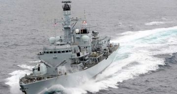 رئيس الوزراء البريطاني: إرسال بارجة ومروحيات إلى الشرق الأوسط رئيس الوزراء البريطاني: إرسال بارجة ومروحيات إلى الشرق الأوسط