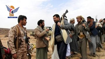 قافلة عيدية من أبناء مديرية همدان للمرابطين في جبهة رغوان بمأرب