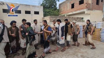 أبناء السبعين بأمانة العاصمة يسيرون قافلة عيدية للمرابطين في الساحل الغربي أبناء السبعين بأمانة العاصمة يسيرون قافلة عيدية للمرابطين في الساحل الغربي