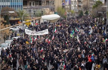 مظاهرات حاشدة في إيران تنديدا بالعدوان الأمريكي الصهيوني ودعما لقائد الثورة مظاهرات حاشدة في إيران تنديدا بالعدوان الأمريكي الصهيوني ودعما لقائد الثورة