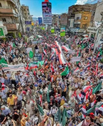 مظاهرة حاشدة في مدينة تعز تضامنا مع السعودية ضد الهجمات الإيرانية (فيديو) مظاهرة حاشدة في مدينة تعز تضامنا مع السعودية ضد الهجمات الإيرانية (فيديو)