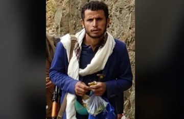 إصابة خطيرة لقيادي حوثي إثر سقوطه من الطابق الخامس أثناء تعليقه صورة خامنئي