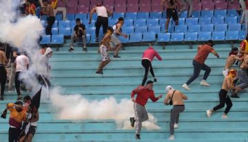 الأمن المصري يتدخل بقوة.. اشتباكات بين جماهير الجيش الملكي والترجي الأمن المصري يتدخل بقوة.. اشتباكات بين جماهير الجيش الملكي والترجي