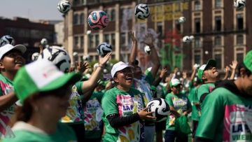 المكسيك تحقق رقما قياسيا عالميا لأكبر حصة تدريب كرة قدم المكسيك تحقق رقما قياسيا عالميا لأكبر حصة تدريب كرة قدم