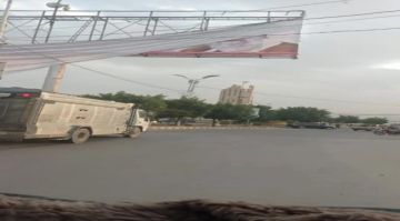 مجهولون يمزقون صور المرشد الإيراني خامنئي في شوارع صنعاء