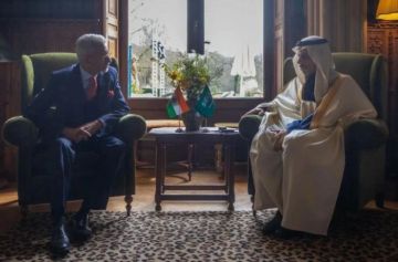 وزير الخارجية السعودي يلتقي نظيره الهندي في فرنسا وزير الخارجية السعودي يلتقي نظيره الهندي في فرنسا