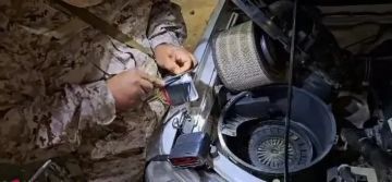 شاحنة ضخمة كانت قادمة من مناطق الحوثيين وعند تفتيشها في منفذ الوديعة حدثت المفاجأة (شاهد)