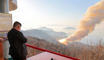 كيم جونغ أون يشرف على اختبار محرك صاروخي متطور