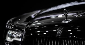 من (سويبتيل) إلى (دروب تيل).. ماذا تحمل رولز-رويس في نسختها الكهربائية؟