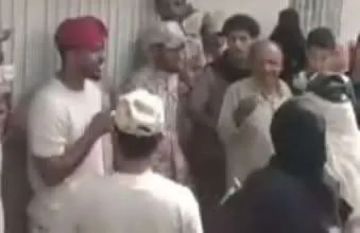 إهانة علنية للصبيحي أمام مقر المجلس الانتقالي! ردة فعله صدمت الجميع