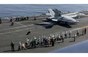 الحرس الثوري الإيراني يستهدف حاملة طائرات أميركية بـ4 صواريخ باليستية