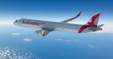 العربية للطيران تمدد تعليق رحلاتها وتقيد حركة المسافرين