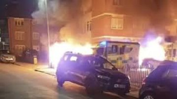 شرطة لندن: إضرام النيران في سيارات إسعاف تابعة لمنظمة يهودية شرطة لندن: إضرام النيران في سيارات إسعاف تابعة لمنظمة يهودية