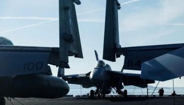 قلق حوثي بعد وصول حاملة الطائرات الأمريكية جيرالد فورد إلى البحر الأحمر قلق حوثي بعد وصول حاملة الطائرات الأمريكية جيرالد فورد إلى البحر الأحمر