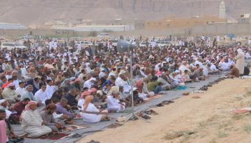 مدير عام شبام يؤدي صلاة عيد الفطر بمصلى المقالب مع جموع المصلين ويتلقى تهاني المواطنين بالعيد