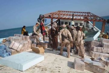 الوية العمالقة تعترض سفينة إيرانية وتكشف امر صادم بباب المندب!