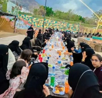 تعز تحتضن موائد الرحمن.. مشهد روحاني لنساء المدينة في إفطار جماعي يكسر حاجز العزلة تعز تحتضن موائد الرحمن.. مشهد روحاني لنساء المدينة في إفطار جماعي يكسر حاجز العزلة