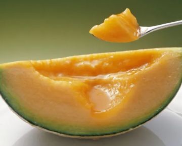 زوج من (شمام يوباري) يسجل سعرا خياليا في مزاد علني باليابان