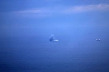 صور لسقوط صواريخ إيرانية قرب الأسطول الأمريكي بالمتوسط