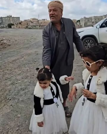 فيديو يهز اليمن.. إجبار أب مسن على إهانة نفسه واقتياد بناته كـ عقيرة لطلب الصفح في قبيلة الحدا بذمار