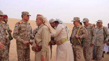 نائب رئيس هيئة التدريب ومسؤولون في وزارة الدفاع يتفقدون أبطال الجيش في جبهات القتال جنوب مأرب