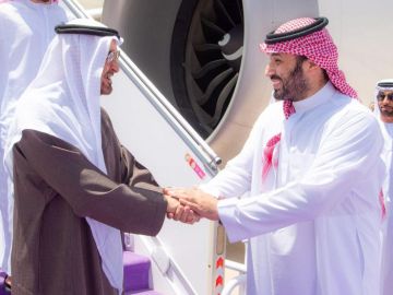 ولي العهد السعودي يبحث مع محمد بن زايد مستجدات الأوضاع ولي العهد السعودي يبحث مع محمد بن زايد مستجدات الأوضاع