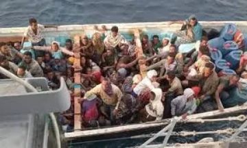 120 مهاجرا بينهم أطفال محشورون في قارب واحد.. واليمن تكشف خطة خطيرة!
