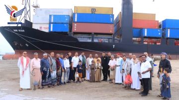 زيارة عيدية للموظفين والعمال المناوبين والمرابطين في ميناء الحديدة