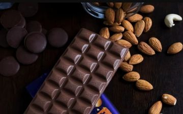 ماذا يحدث لجسمك عندما تتناول الشوكولاتة الداكنة بانتظام؟ ماذا يحدث لجسمك عندما تتناول الشوكولاتة الداكنة بانتظام؟