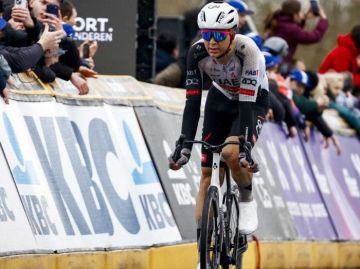 الإمارات للدراجات يعتلي منصات أوروبا في انطلاقة كلاسيكيات الموسم الإمارات للدراجات يعتلي منصات أوروبا في انطلاقة كلاسيكيات الموسم