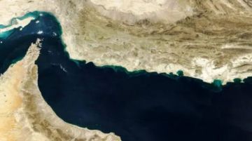 ذا تايمز: بريطانيا تقود تحركات دولية واسعة لفتح مضيق هرمز