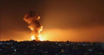 غارة إسرائيلية تستهدف بلدة الرملية بلبنان غارة إسرائيلية تستهدف بلدة الرملية بلبنان