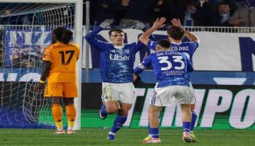 كومو يقلب الطاولة على روما ويخطف المركز الرابع في الدوري الإيطالي