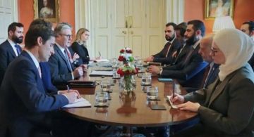 من لندن.. الشرع ورئيس الوزراء البريطاني يبحثان تعزيز العلاقات من لندن.. الشرع ورئيس الوزراء البريطاني يبحثان تعزيز العلاقات