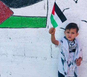  ميك والاس ينتقد الصمت الأوروبي على استشهاد عائلة فلسطينية كاملة في الضفة الغربية