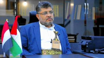 الحوثي يدعو ترامب إلى النزول من فوق الشجرة ووقف العدوان الحوثي يدعو ترامب إلى النزول من فوق الشجرة ووقف العدوان