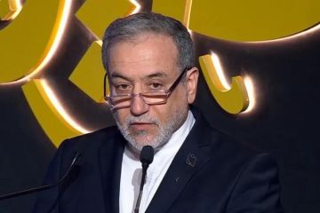 وزير الخارجية الإيراني:ترامب خان الدبلوماسية والأمريكيين الذين انتخبوه وزير الخارجية الإيراني:ترامب خان الدبلوماسية والأمريكيين الذين انتخبوه