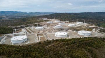 موسكو: روسيا لن تورد النفط للدول الداعمة لسقف الأسعار موسكو: روسيا لن تورد النفط للدول الداعمة لسقف الأسعار