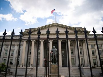 تجاوز الدين الوطني الأمريكي لمستوى قياسي بلغ 39 تريليون دولار لأول مرة