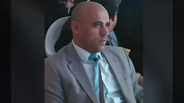 ضربة موجعة للحوثيين بعد انضمام شقيق القيادي حسن الملصي وضباط من سنحان للجيش الوطني ضربة موجعة للحوثيين بعد انضمام شقيق القيادي حسن الملصي وضباط من سنحان للجيش الوطني