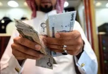 مفاجأة صادمة لموظفي العدل! رواتب مارس 2026 بـ ”الريال السعودي” تنزل فجأة!