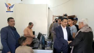 وزير الاتصالات يتفقد سير العمل في فرعي الاتصالات والبريد بتعز