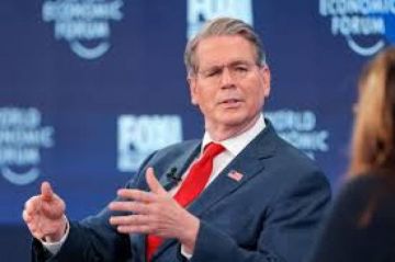 بيسنت: البحرية الأمريكية قد ترافق السفن بمضيق هرمز ضمن تحالف دولي