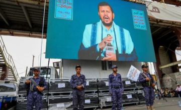 قائد أنصار الله: دول عربية تحتضن القواعد الأمريكية وتتكفل بنفقاتها وتتصدى للردود الإيرانية